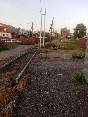 В Иванове пешеходная дорожка упирается в столбы